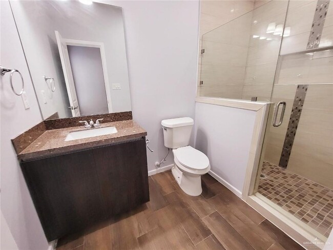 Building Photo - 18 Fuerte Ave