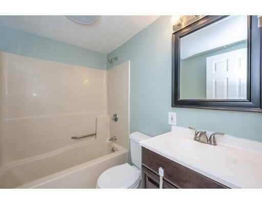 Building Photo - 11 Gibbs St