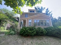 Building Photo - Large 3 Bedroom Duplex with Washer/Dryer - Water included!