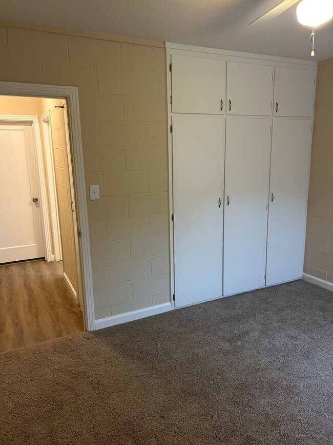 Building Photo - Adorable home in San Carlos with large yard