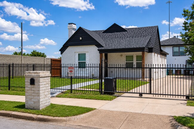Building Photo - 235 W Woodin Blvd
