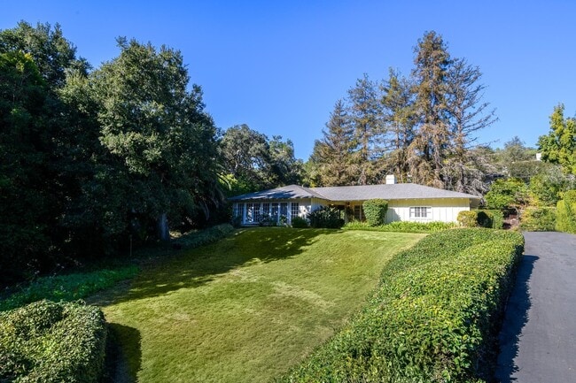 Building Photo - 905 Camino Viejo Rd