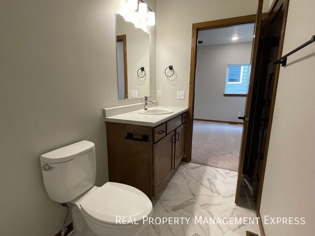 Building Photo - BRAND NEW 4 BED 3 BATH TWIN HOME