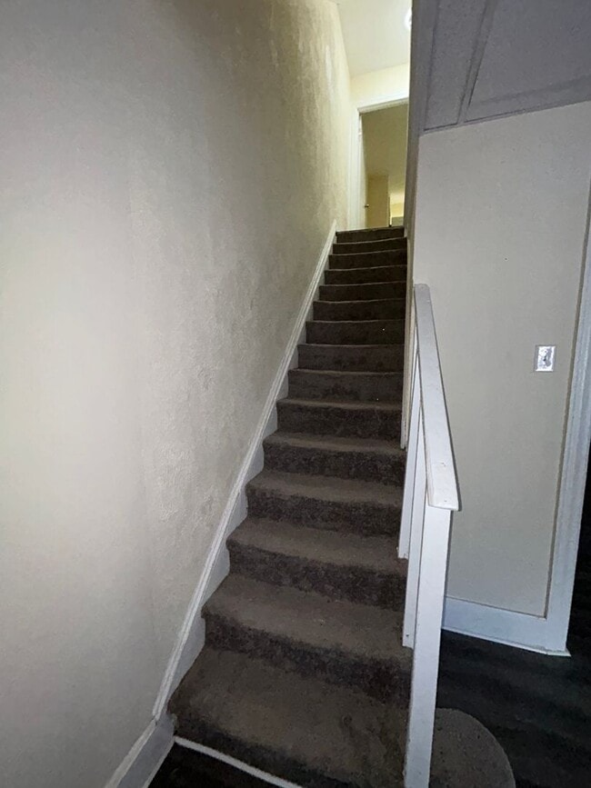 Building Photo - 510 N Hermitage Ave