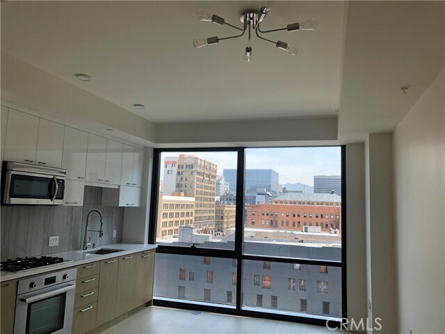 Building Photo - 400 S Broadway