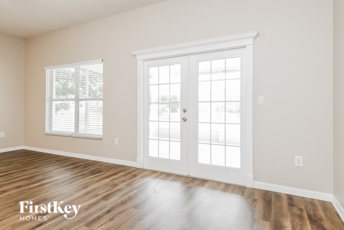 Building Photo - 495 Lancer Oak Dr