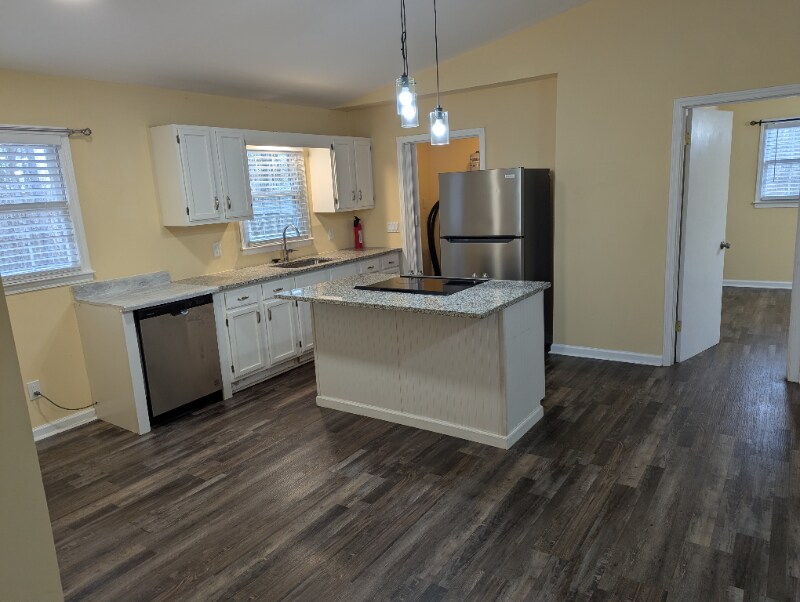 Building Photo - 858 Mann Rd