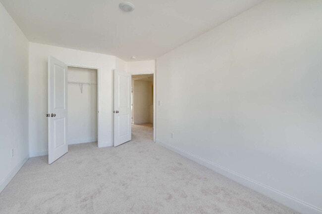 Building Photo - 3-Bed Townhouse in Franklinton with Update...