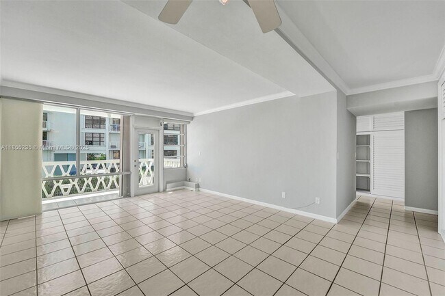 Building Photo - 1430 Brickell Bay Dr