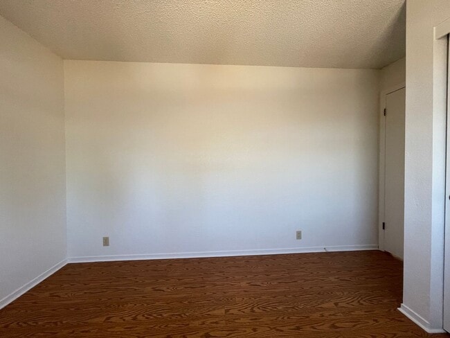 Building Photo - Upstairs 2 Bedroom 1 Bath Apartment in Ata...