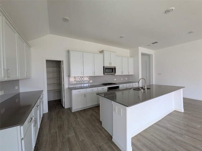 Building Photo - 14601 Little Water Dr
