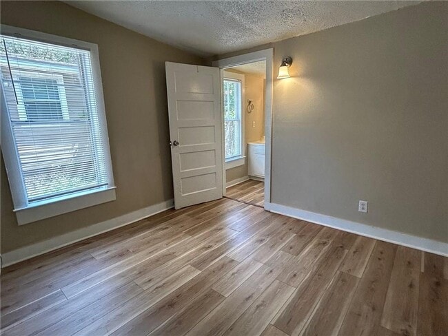 Building Photo - 134 N Carlen St