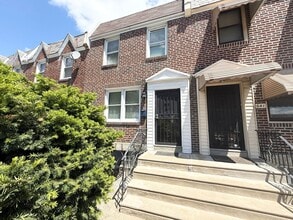 Building Photo - Gorgeous 3-Bed Townhome in Lawncrest! Available NOW!