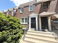 Building Photo - Gorgeous 3-Bed Townhome in Lawncrest! Available NOW!