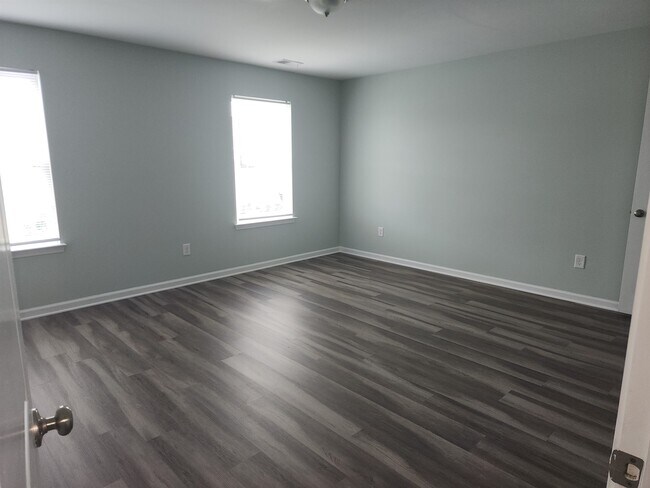 Building Photo - 5527 Redleaf Rose Dr