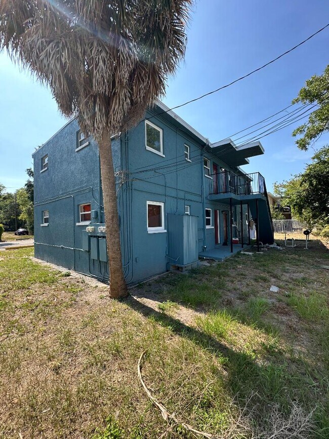 Building Photo - 1757 Russell St S