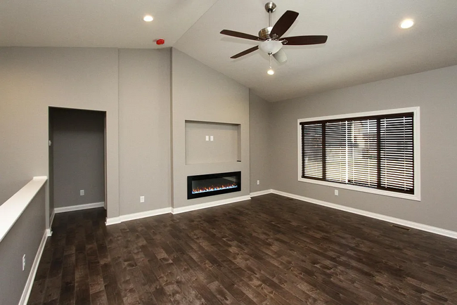 Building Photo - 5 Bedroom and 3 Bathroom House available J...