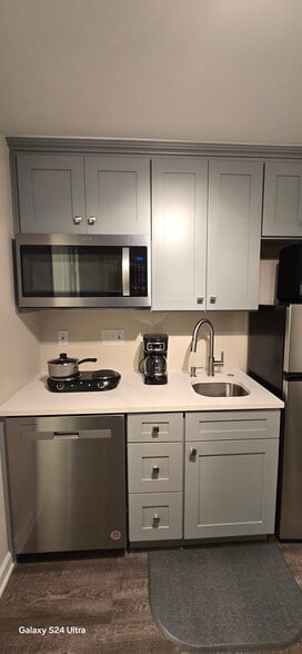 Building Photo - 14423 Hamletville St