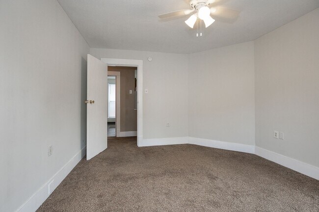 Building Photo - 1432 W 110th St