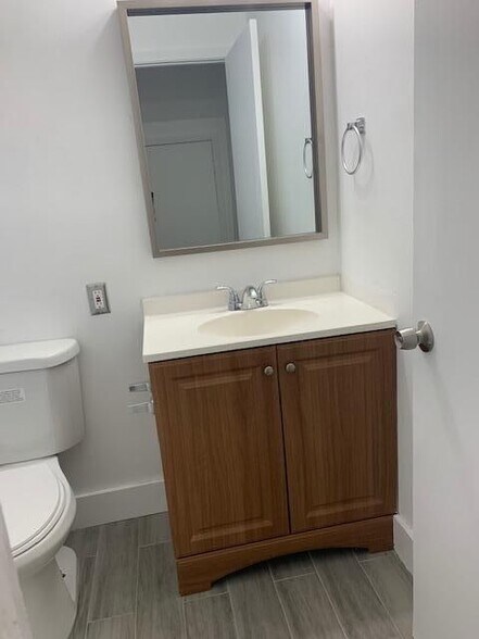Building Photo - 4704 Pier Dr