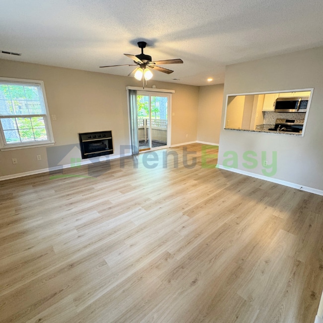 Building Photo - 401 Henley Ct