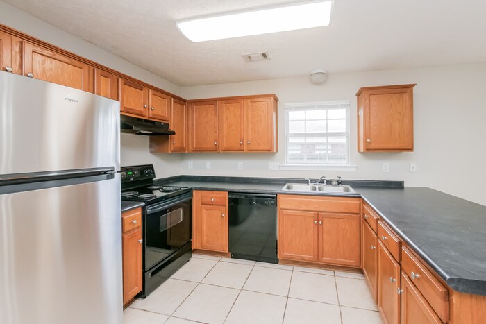 Building Photo - 826 Cottage Ln