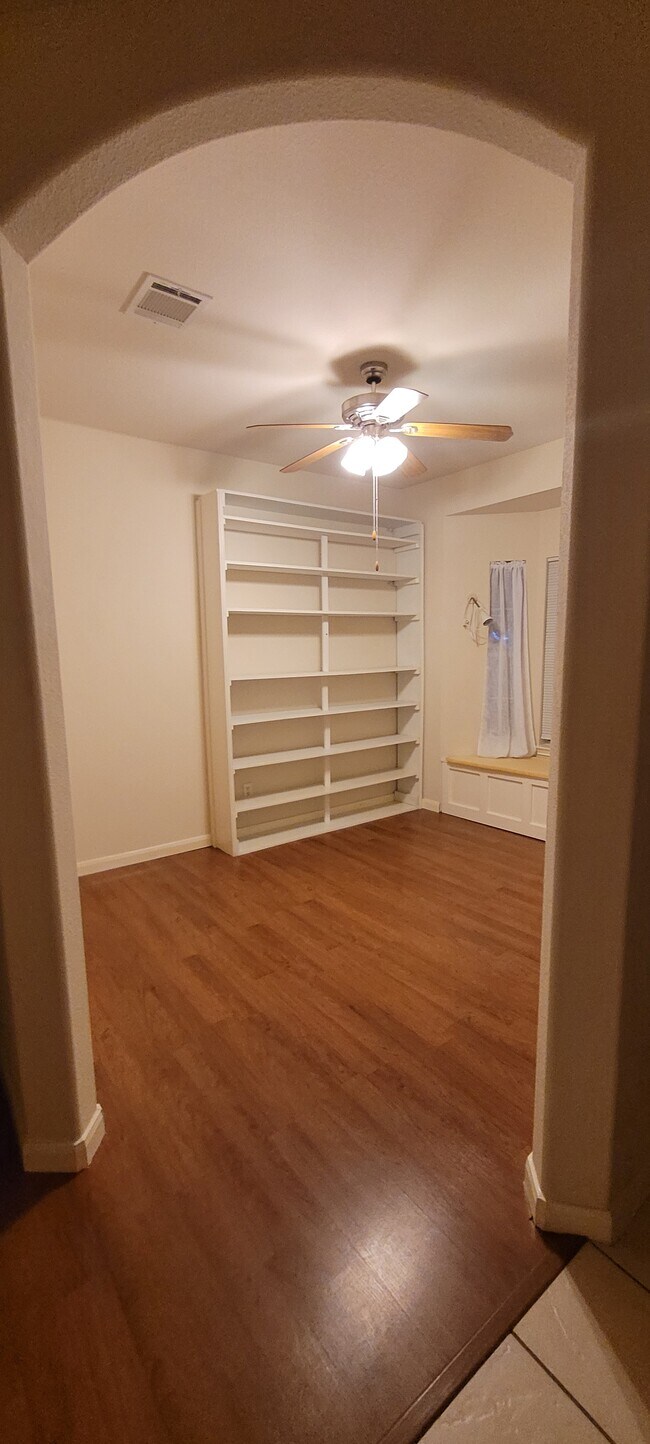 Building Photo - 217 Grooms Rd