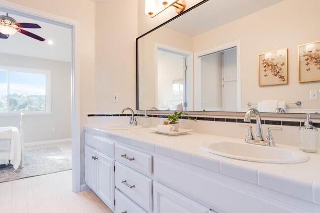 Building Photo - 5br/4ba Home - Luxury Country Living Minutes to Capitola & Soquel Village