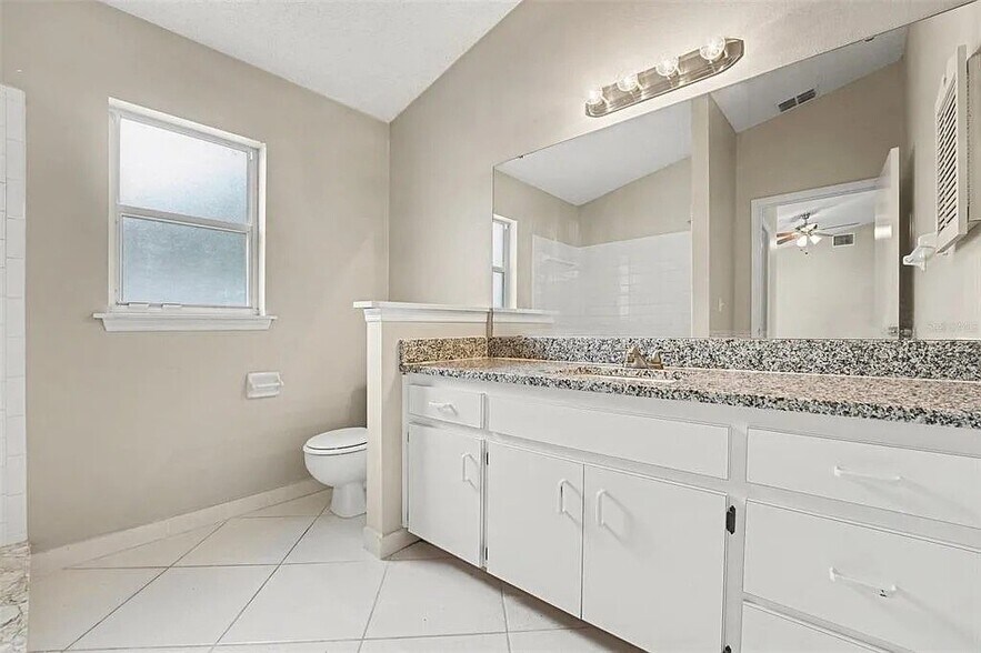 Building Photo - 204 Kingshill Ct SE