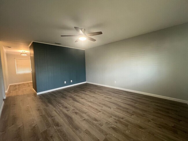 Building Photo - 5173 Pineland Ave
