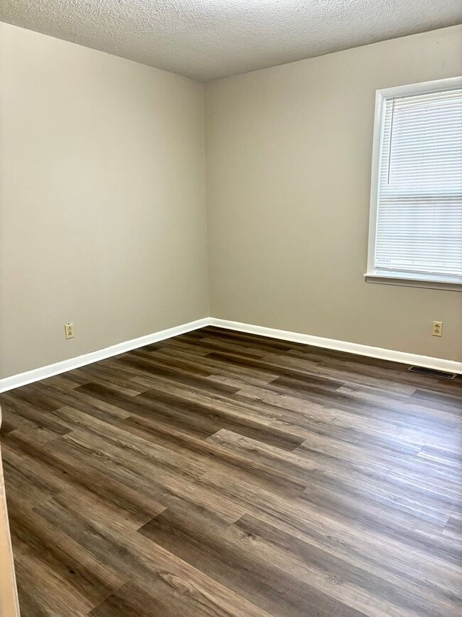 Building Photo - 01735