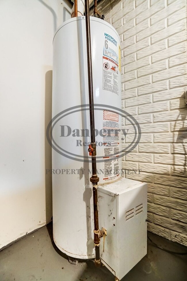 Building Photo - 3704 Willow Run Dr