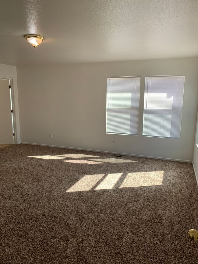 Building Photo - Beautiful 4 Bedroom 3 bath home in Merced!