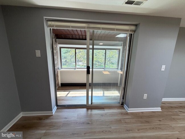 Building Photo - 132 Leedom Way