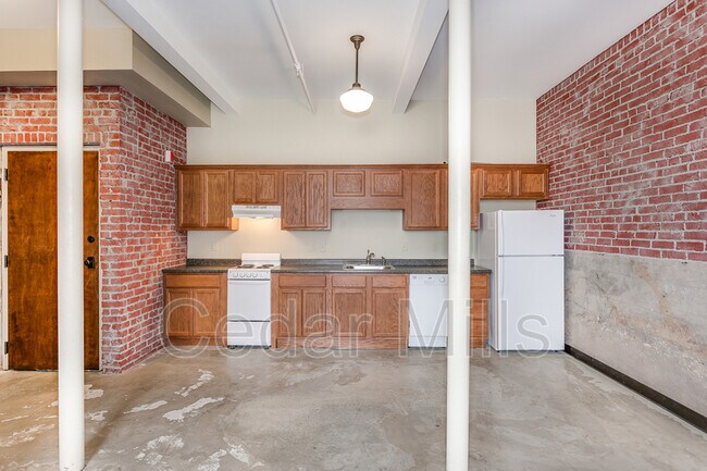 Building Photo - 3003 E Kellogg Dr S