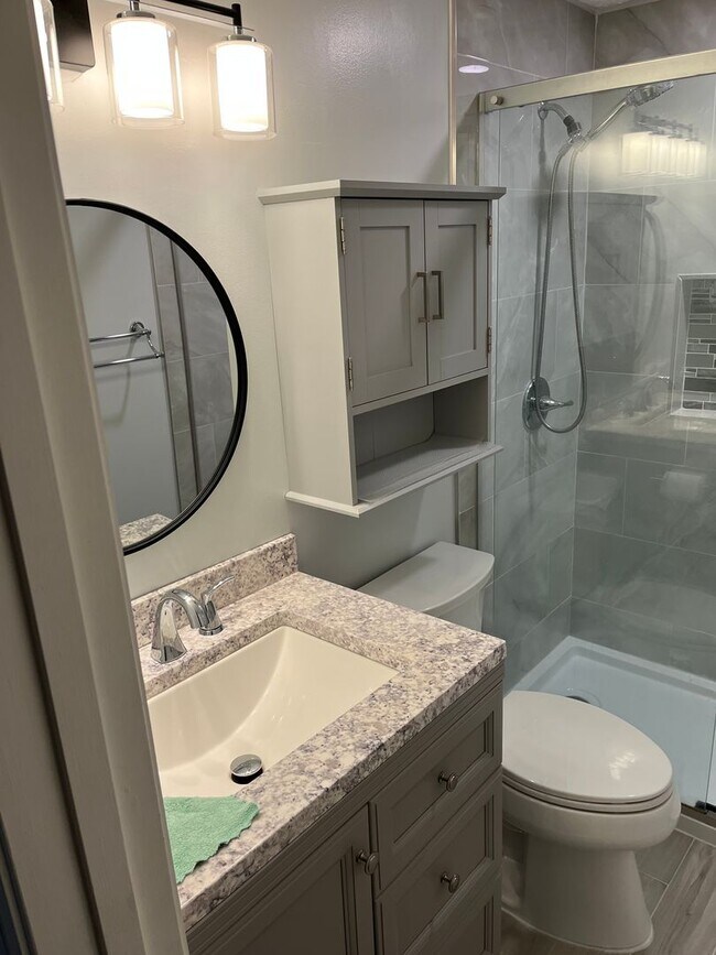 Building Photo - Beautiful 2 Bedrooms 2.5 Bathroom luxury 3 level Townhouse location in the Rockburn Commons Commu...