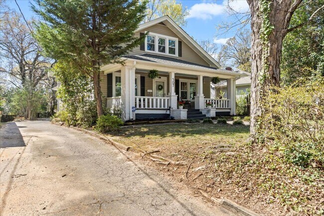 Building Photo - There is a Wow Factor in this Fully Renova...