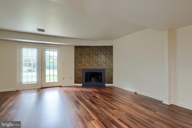 Building Photo - 730 Cambridge Ct