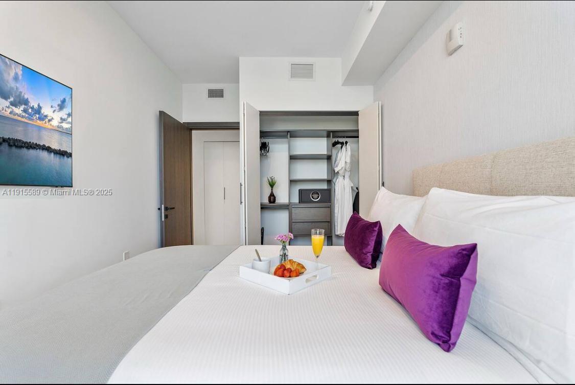 Building Photo - 398 NE 5th St