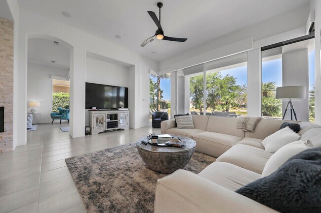 Building Photo - 267 Loch Lomond Rd