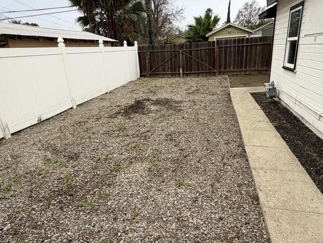 Building Photo - 1519 Main St