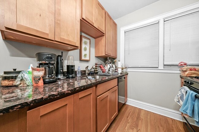 Building Photo - 1929b Grove Ave