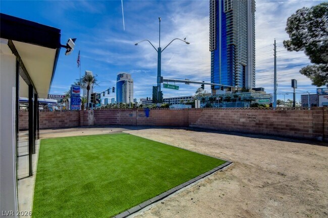 Building Photo - 4401 Vía Torino