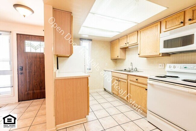 Building Photo - 15110 Tally Ho Dr