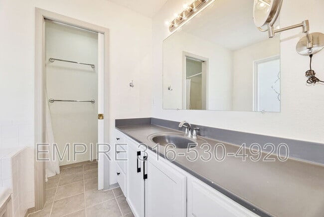 Building Photo - 1260 S Ridgehurst Cir