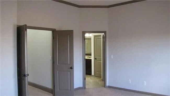 Building Photo - 6556 Bennington Bluff Ct