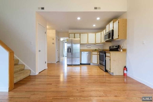 Building Photo - 77 Liberty St