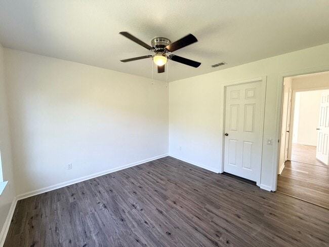 Building Photo - Beautifully Updated 4-Bedroom Home with Po...