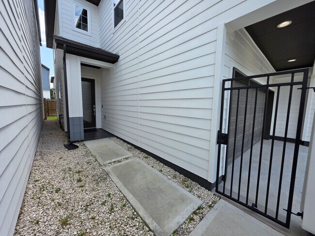 Building Photo - 8326 Curry Rd