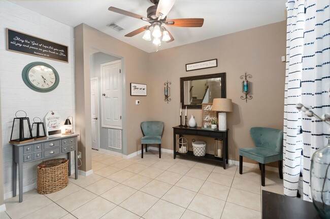 Building Photo - MOVE IN SPECIAL- 3/2.5 Townhome W/ 2 Car Garage For Rent in the Highly Desirable Avalon Park Comm...